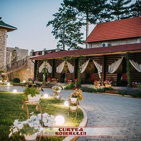 Curtea Boierului Hotel Peresecina ภายนอก รูปภาพ