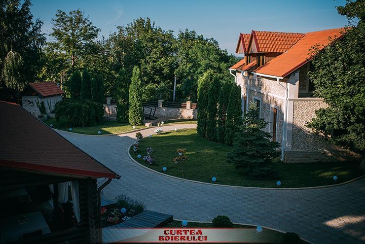 Curtea Boierului Hotel Peresecina ภายนอก รูปภาพ