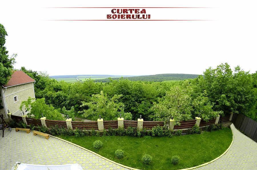 Curtea Boierului Hotel Peresecina ภายนอก รูปภาพ